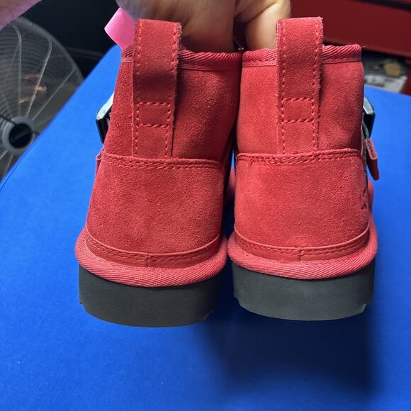 UGG Men’s Red Suede Buckle Fur Lined Ankle Boots Round Toe Size 10 main image 7
